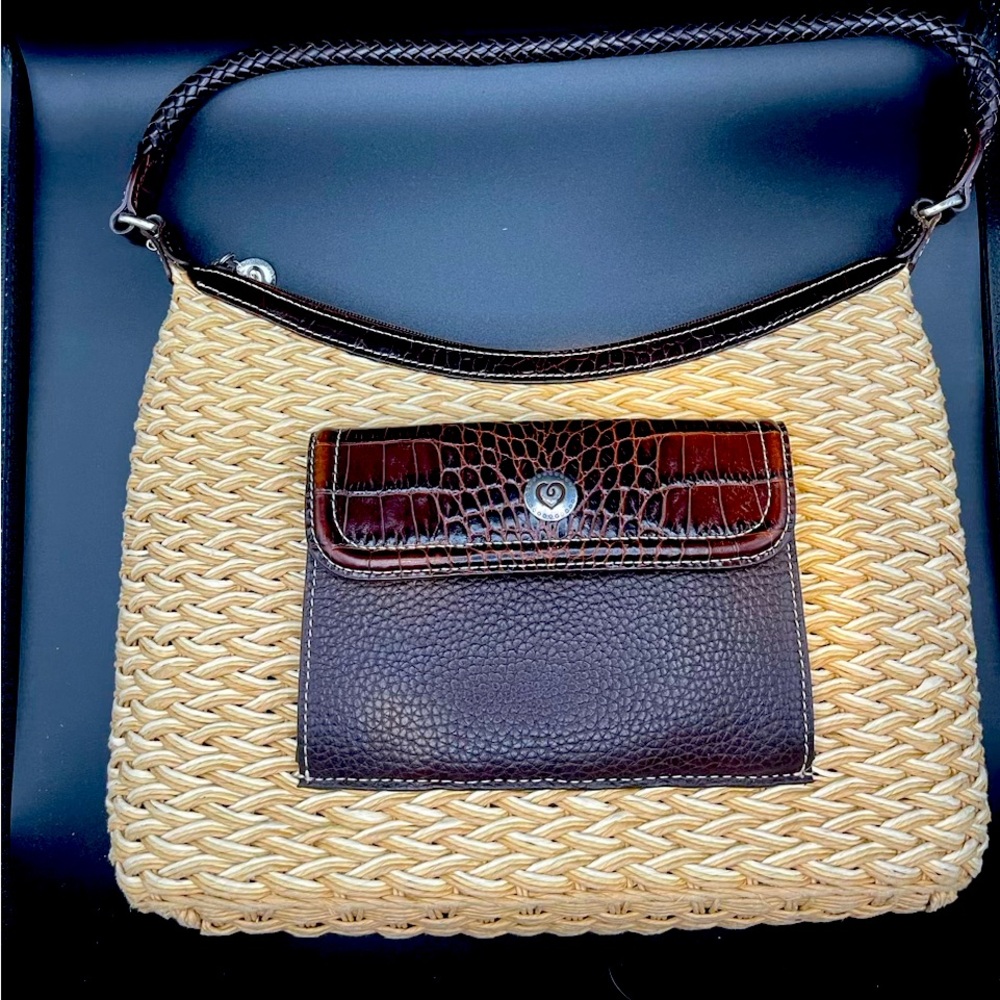 Brighton straw and leather handbag. Inside 2 slip and 1 zip pocket.